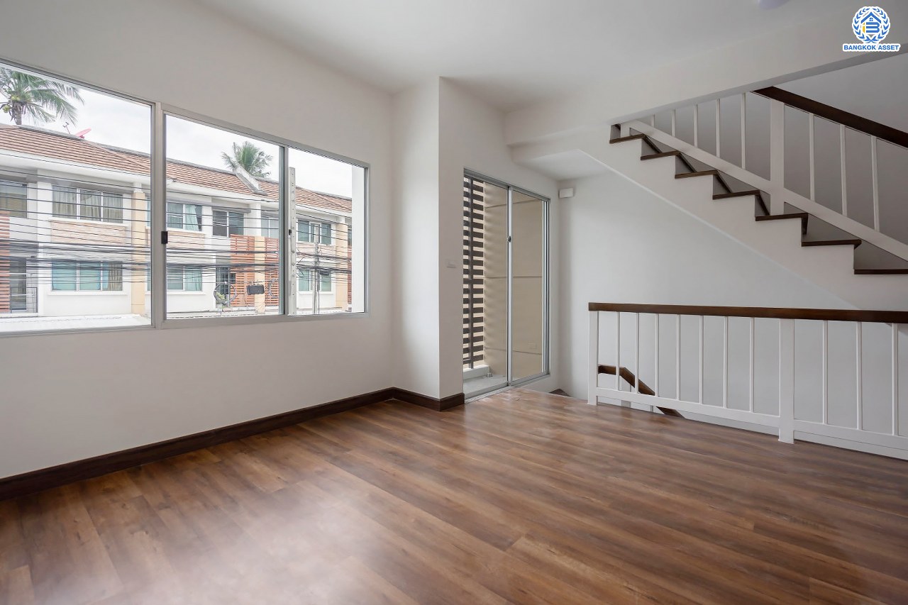 บ้านมือสองตกแต่งใหม่ ทาวน์โฮม 3 ชั้น ม.ทาวน์พลัส เพชรเกษม-บางแค เนื้อที่ 19.4 ตร.ว. ฟังก์ชัน 3 ห้องนอน 3 ห้องน้ำ จอดรถได้ 1 คัน รองรับทุกกิจกรรม บนทำเลเชื่อมต่อหลายเส้นทาง ใกล้จุดขึ้นทางด่วน "วงแหวน-กาญจนาภิเษก" และรถไฟฟ้าสายสีน้ำเงิน "สถานีบางแค"